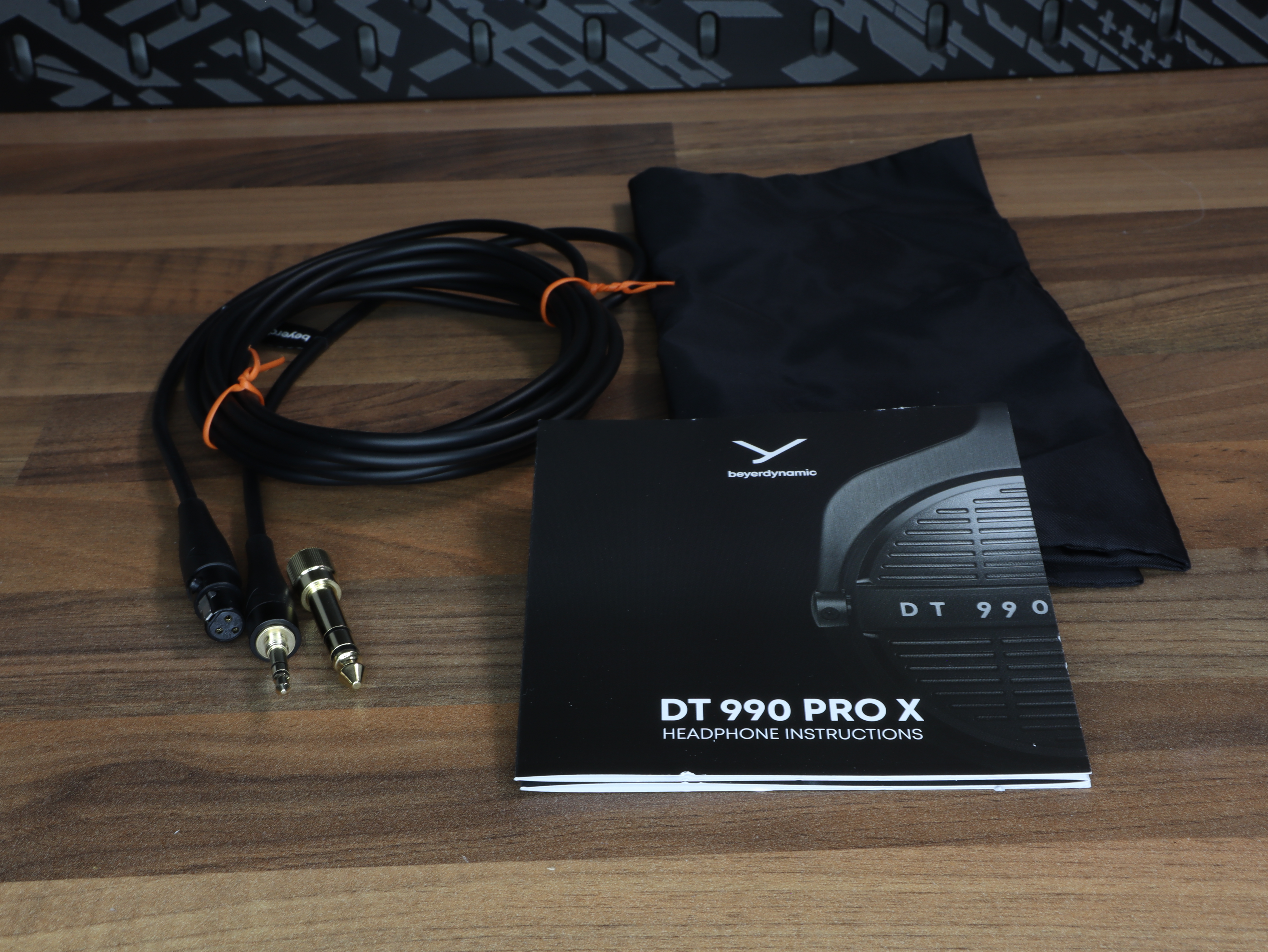 studio open DT 990 PRO X beyerdynamic stellar.45 comfort signature precise sound headset incomparable Professionals lifetime.JPG